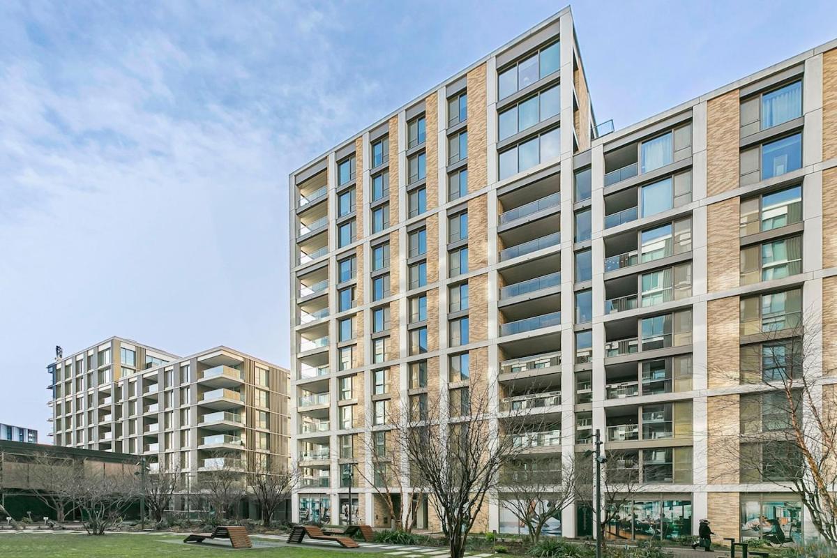 Luxurious Modern In *