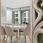 Luxurious Modern Apartment In Central London