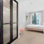 Luxurious Modern Apartment In Central London