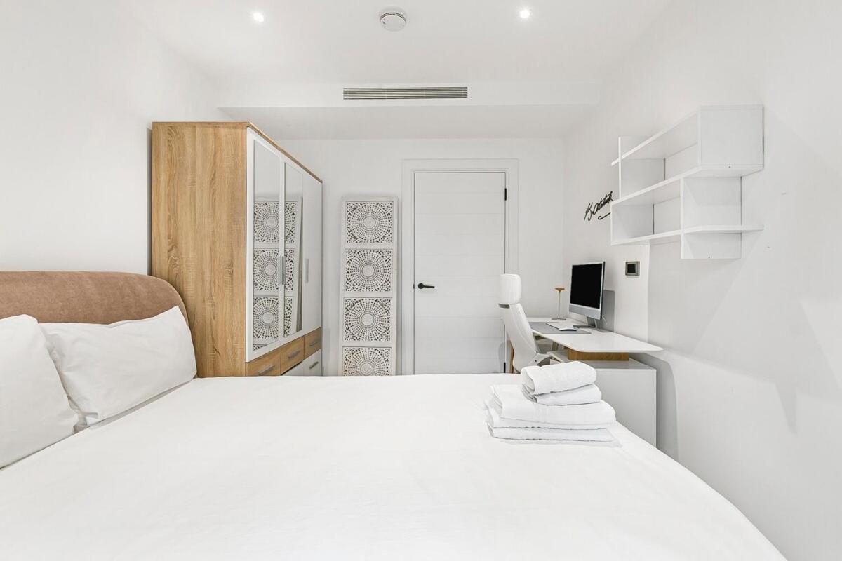 Luxurious Modern In *