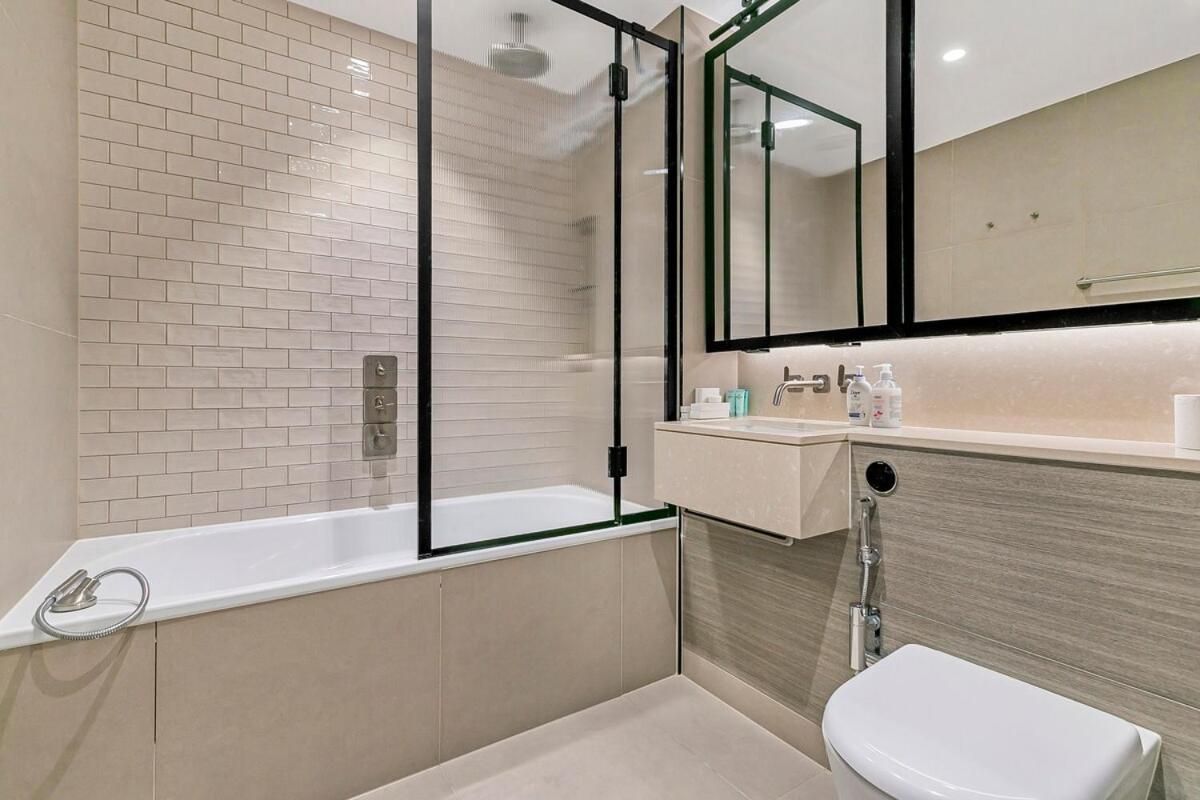 Luxurious Modern In Londra